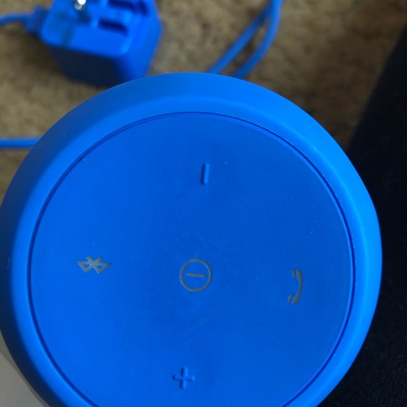 JBL Bluetooth Speaker - Picture 3 of 4